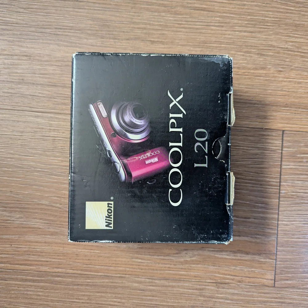 Nikon COOLPIX L20 Digital Camera - Red